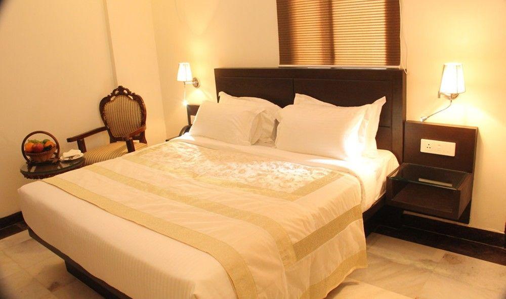 Oyo Flagship Hotel Rudra Palace Agra  Εξωτερικό φωτογραφία