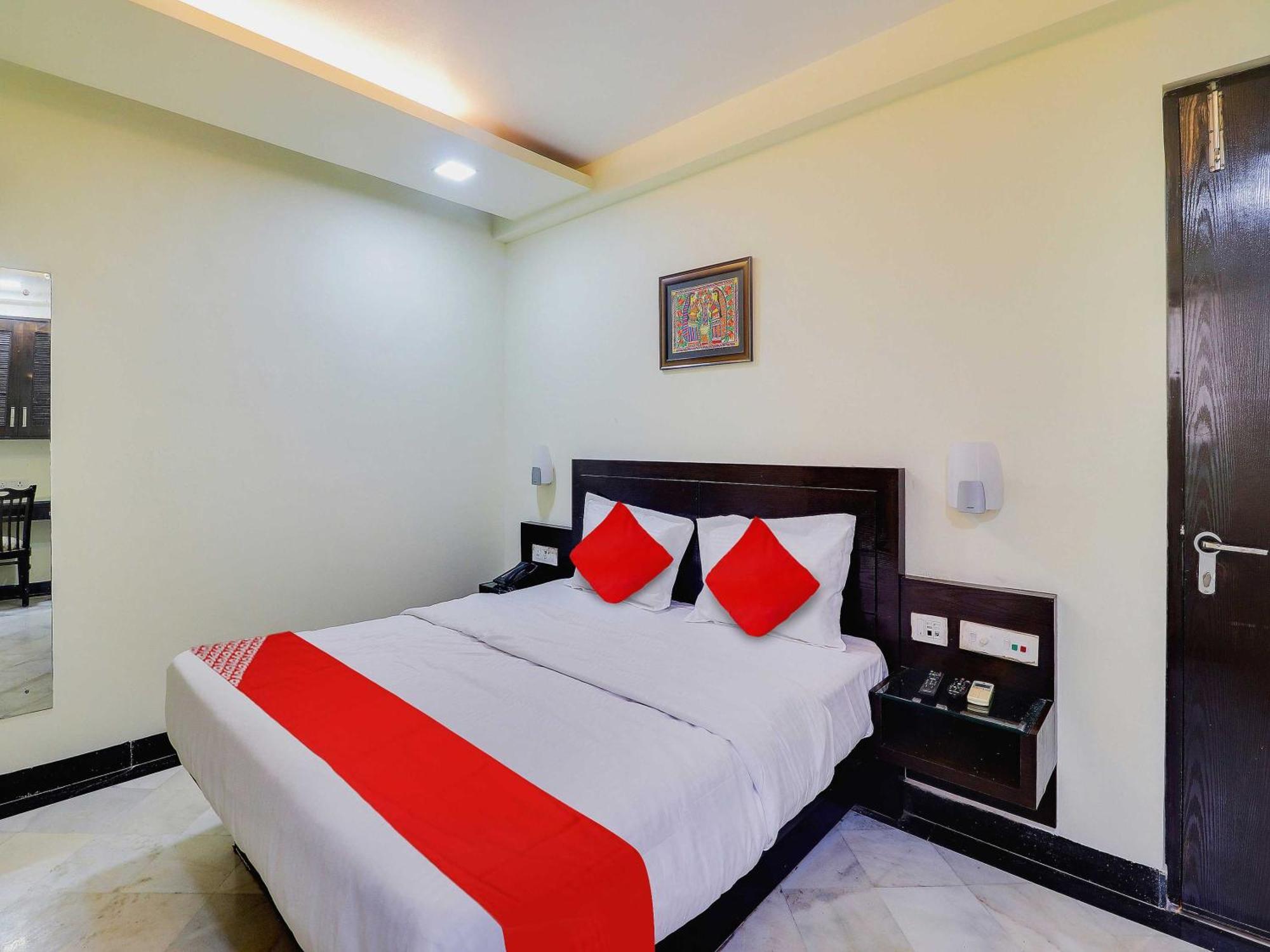 Oyo Flagship Hotel Rudra Palace Agra  Εξωτερικό φωτογραφία