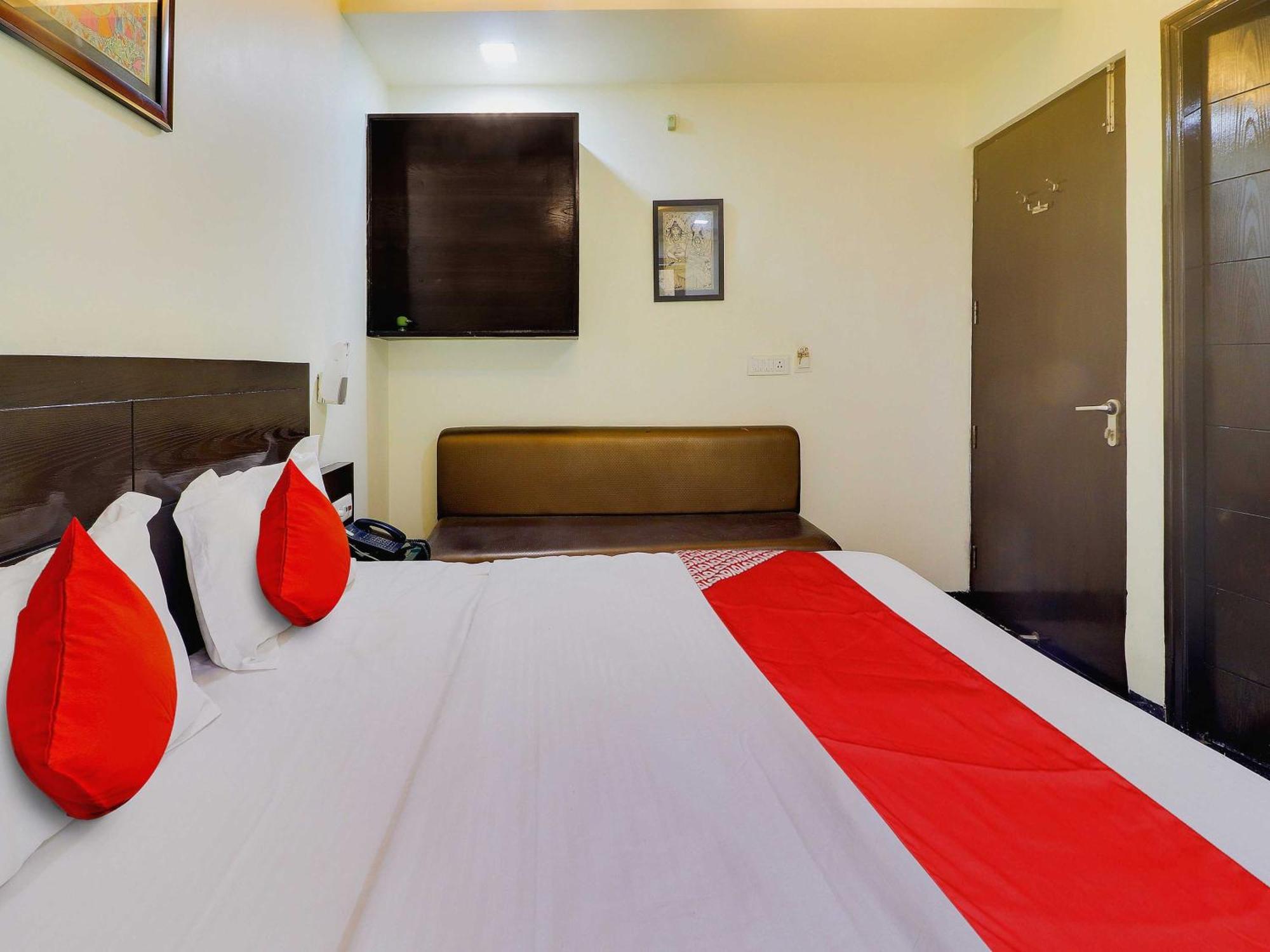 Oyo Flagship Hotel Rudra Palace Agra  Εξωτερικό φωτογραφία