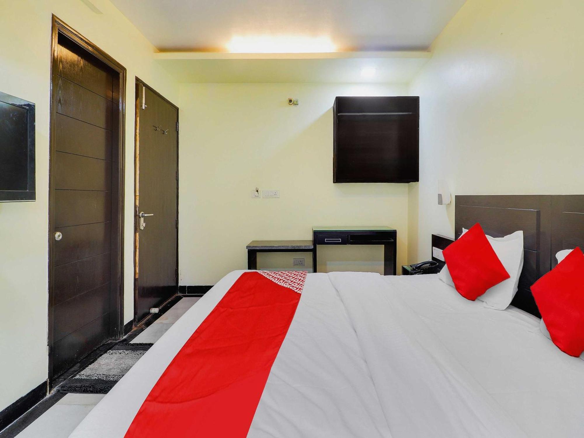 Oyo Flagship Hotel Rudra Palace Agra  Εξωτερικό φωτογραφία