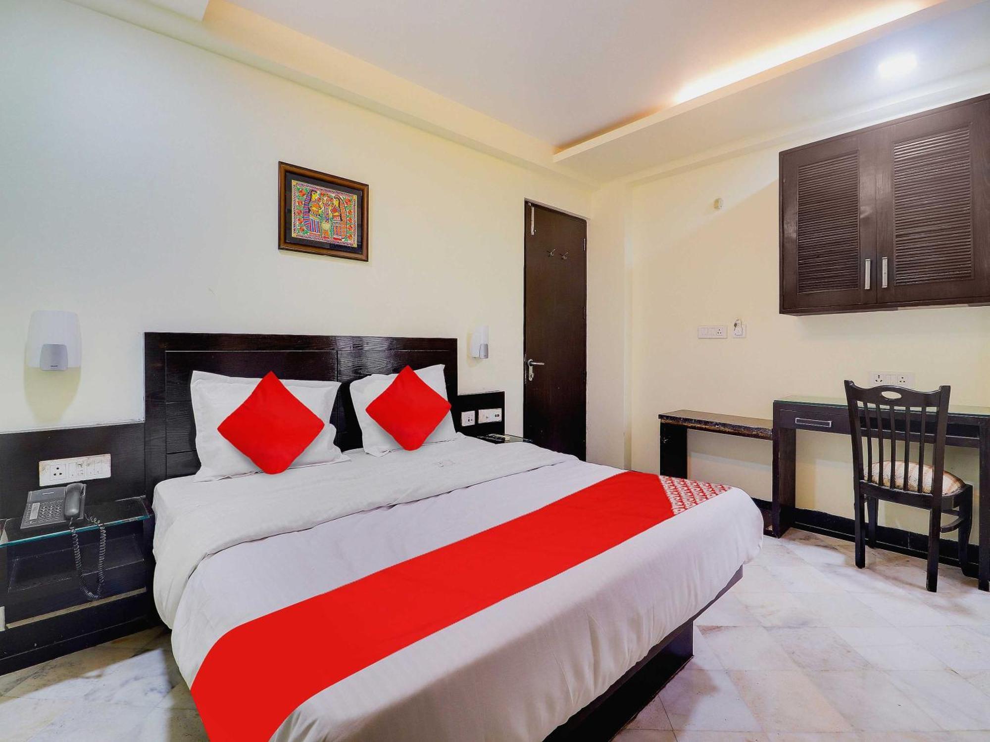 Oyo Flagship Hotel Rudra Palace Agra  Εξωτερικό φωτογραφία
