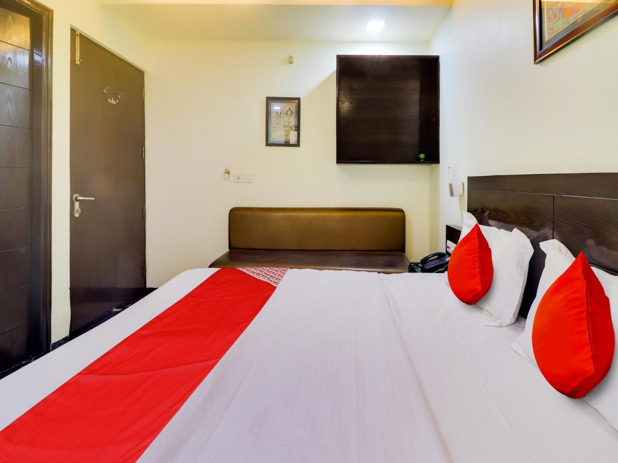 Oyo Flagship Hotel Rudra Palace Agra  Εξωτερικό φωτογραφία