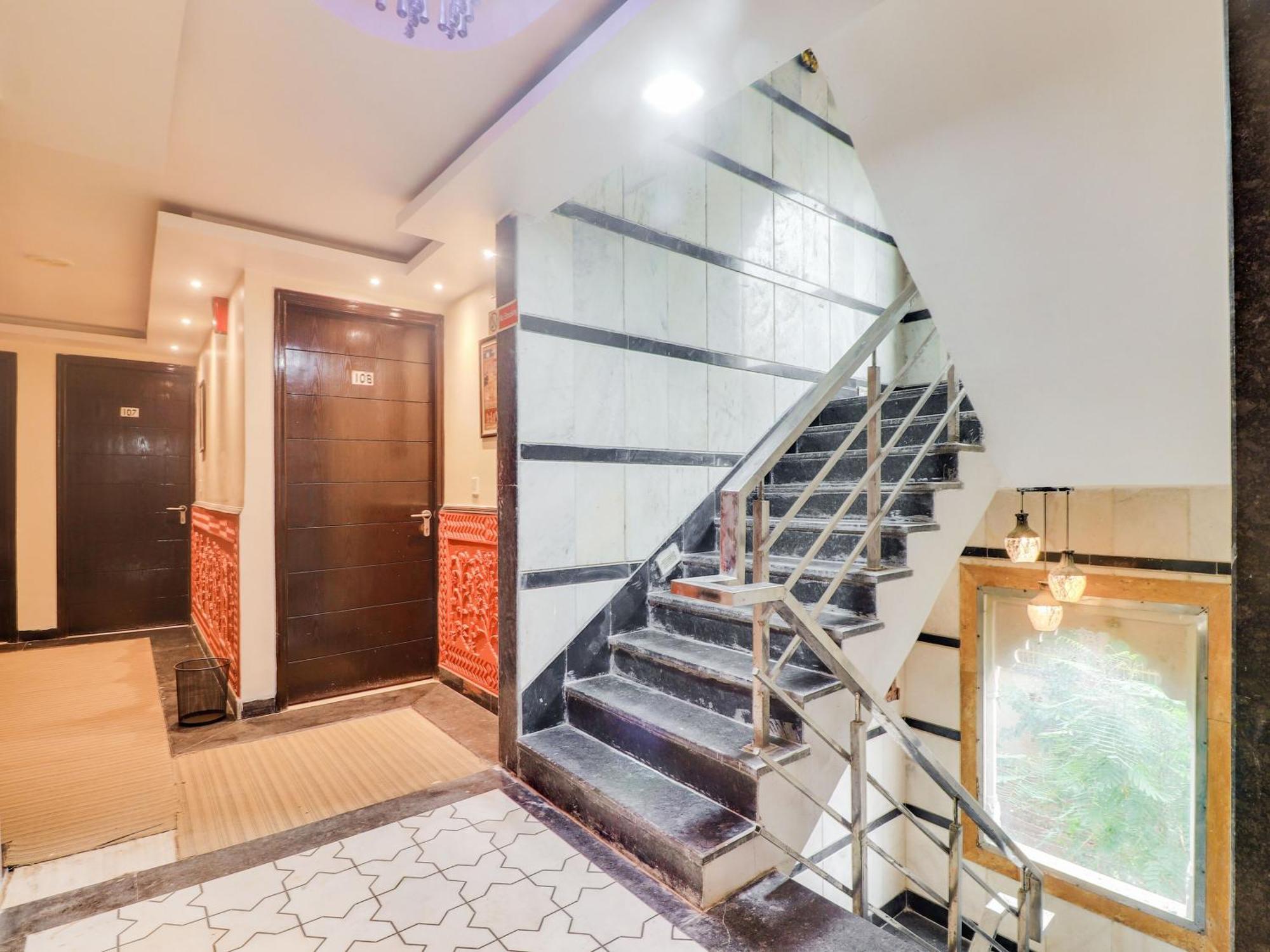 Oyo Flagship Hotel Rudra Palace Agra  Εξωτερικό φωτογραφία
