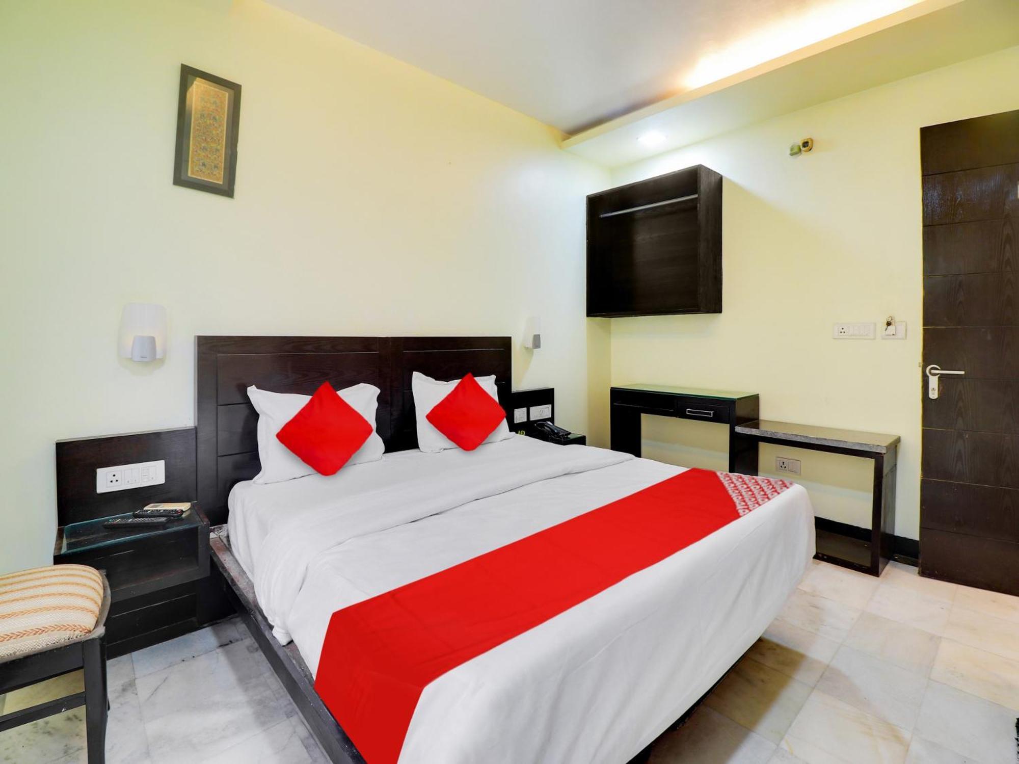 Oyo Flagship Hotel Rudra Palace Agra  Εξωτερικό φωτογραφία